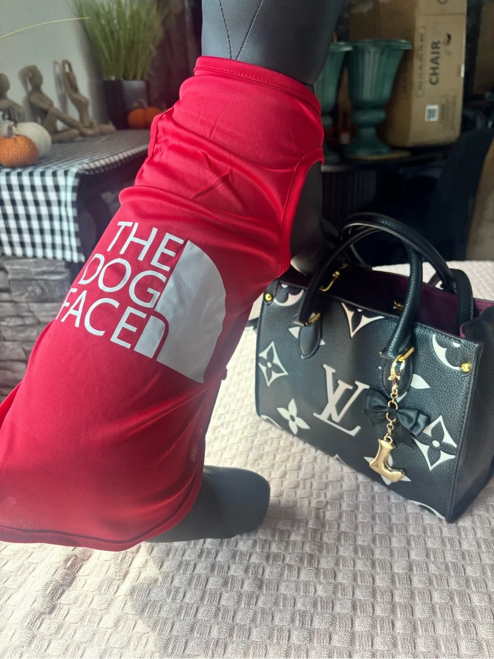 GORGEOUS RED THE DOG FACE TSHIRT X-LARGE SIZE ❗️😍🐾❤️